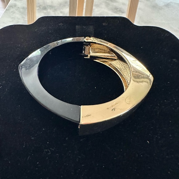 Fashion bangle bracelet - Picture 2 of 2